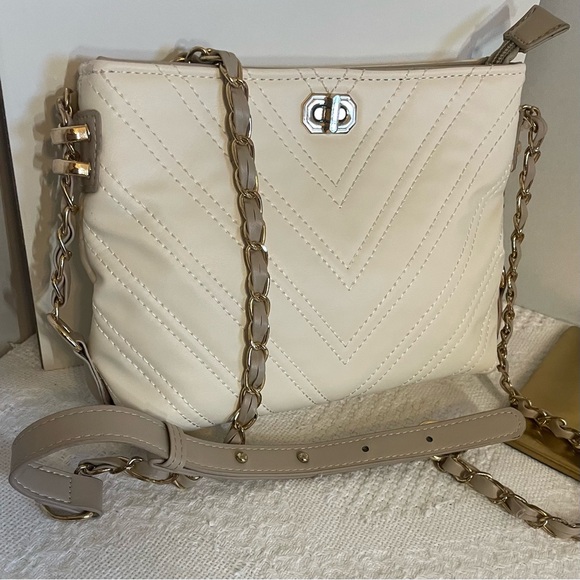 Elegant Cream Quilted Shoulder Bag - Picture 6 of 12